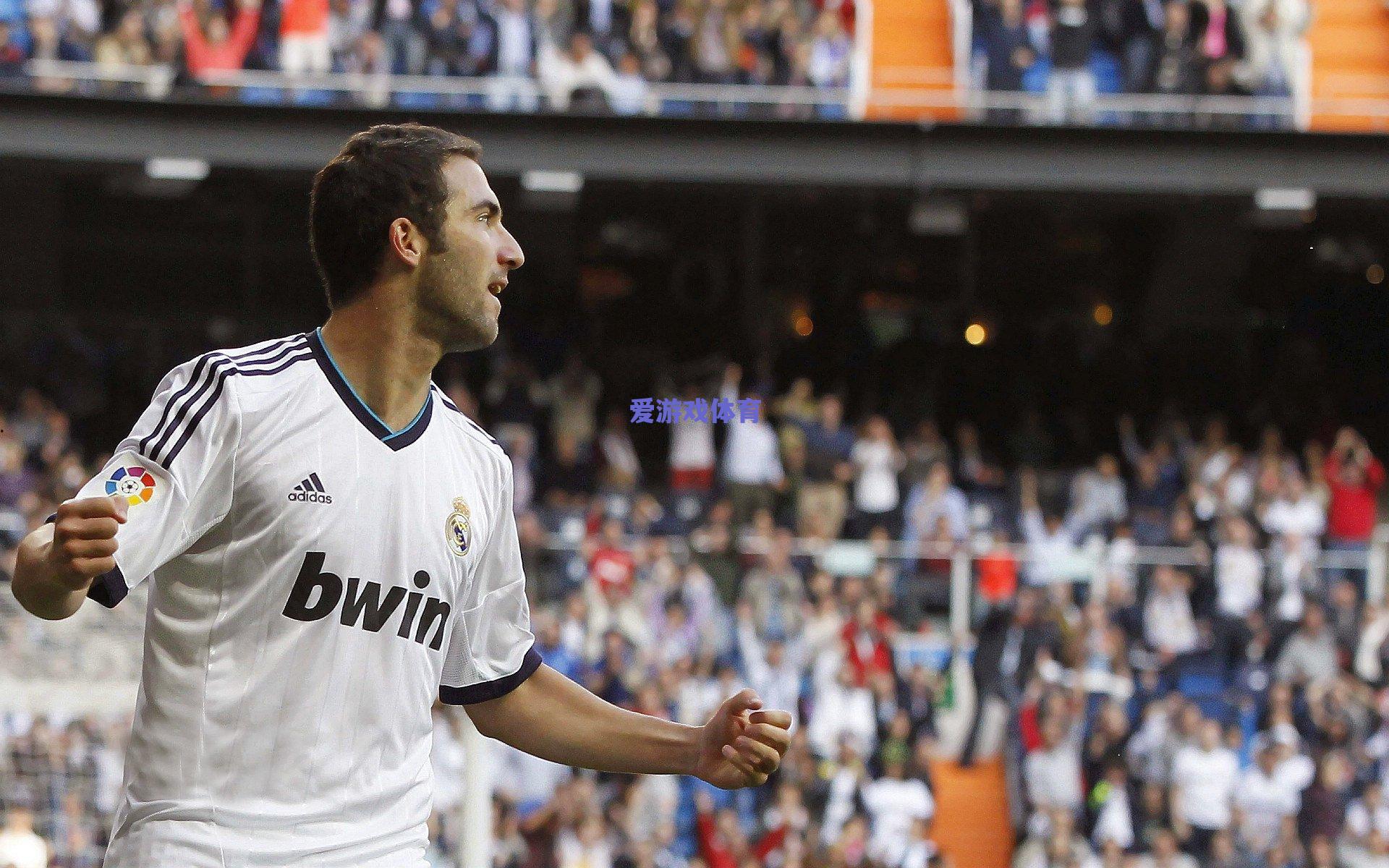 伯纳乌的父爱危机，解析皇家马德里教练与球员关系的裂痕图鉴